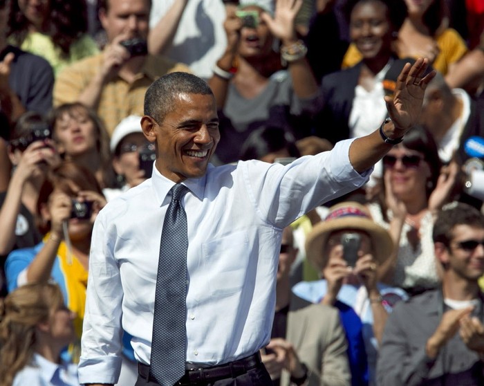 Tổng thống Obama vẫy chào các cử tri ở Ohio